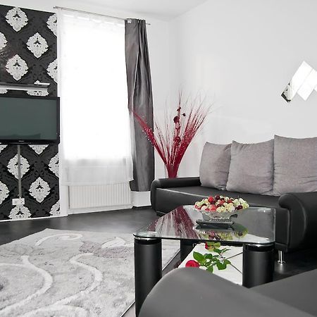 Royal Resort Apartments Westbahnhof Виена Стая снимка