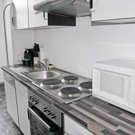 Royal Resort Apartments Westbahnhof Виена Стая снимка