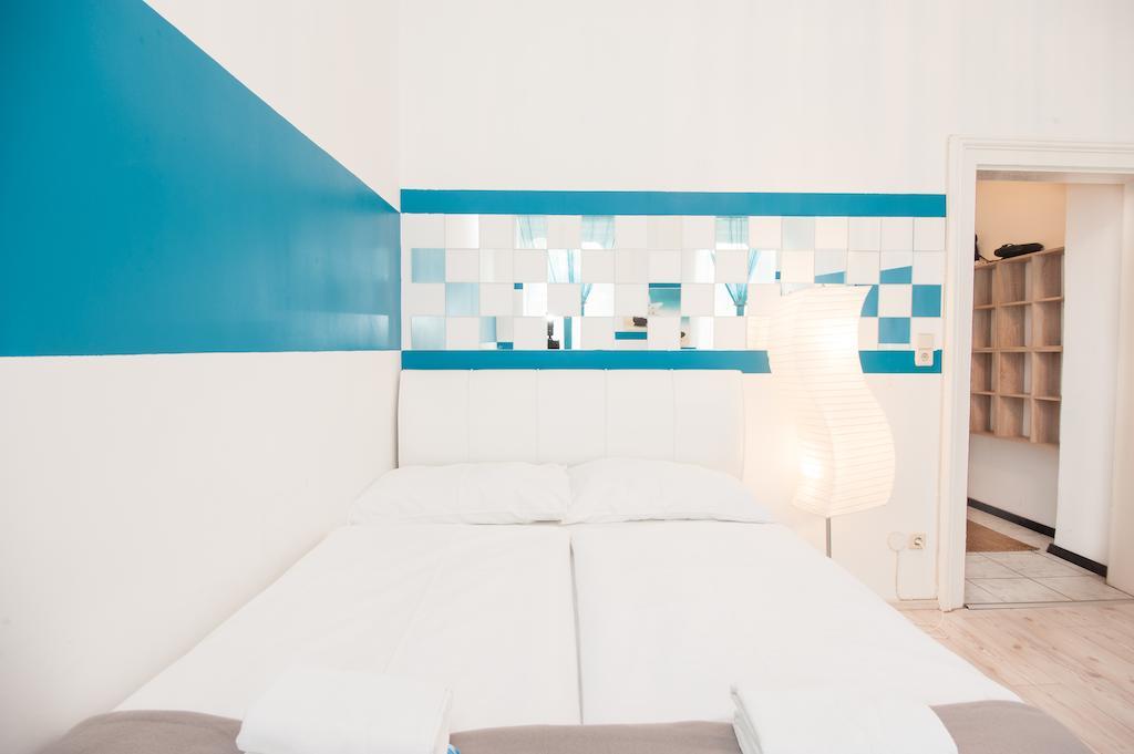 Royal Resort Apartments Westbahnhof Виена Стая снимка
