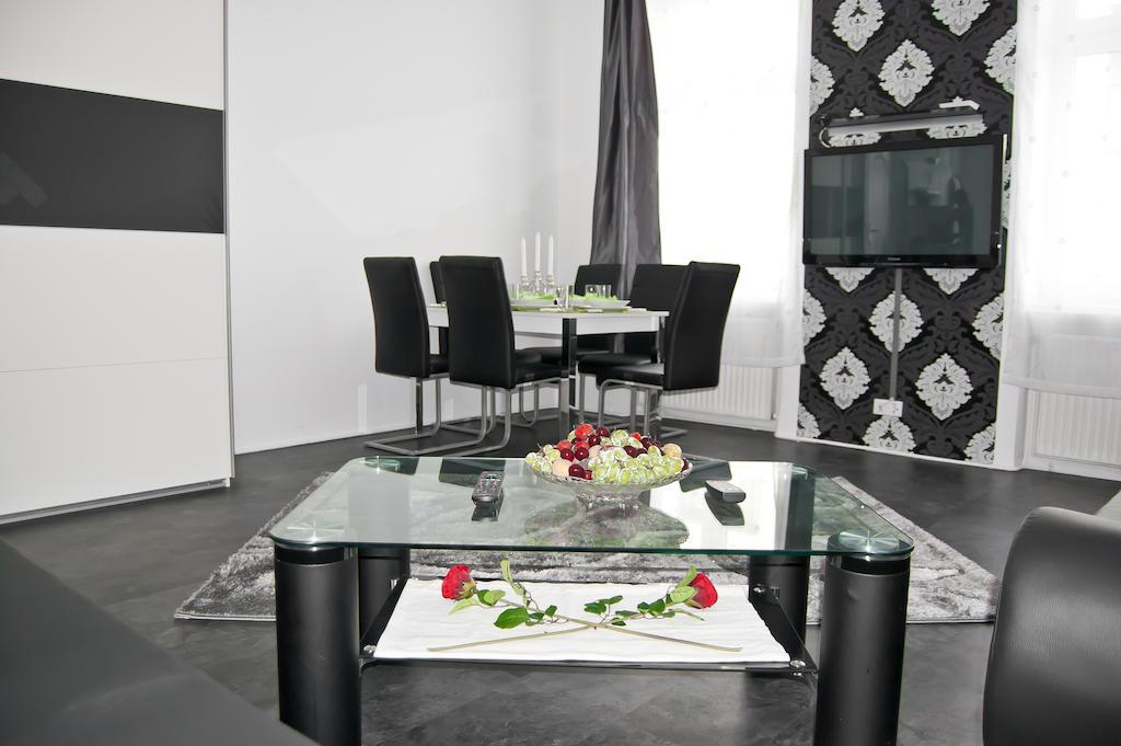 Royal Resort Apartments Westbahnhof Виена Стая снимка
