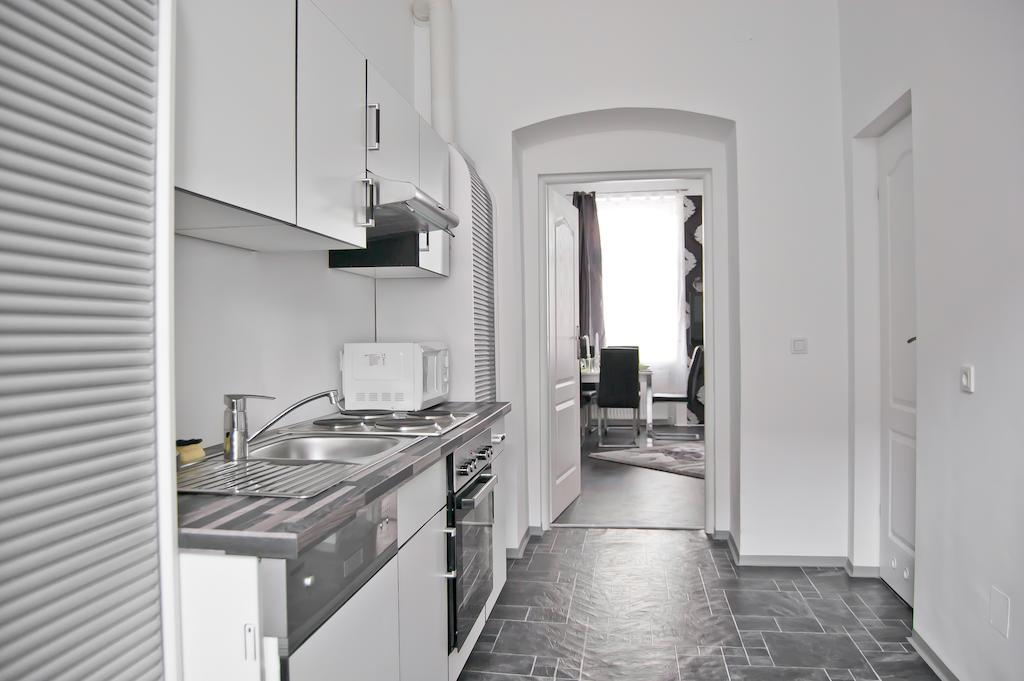 Royal Resort Apartments Westbahnhof Виена Стая снимка