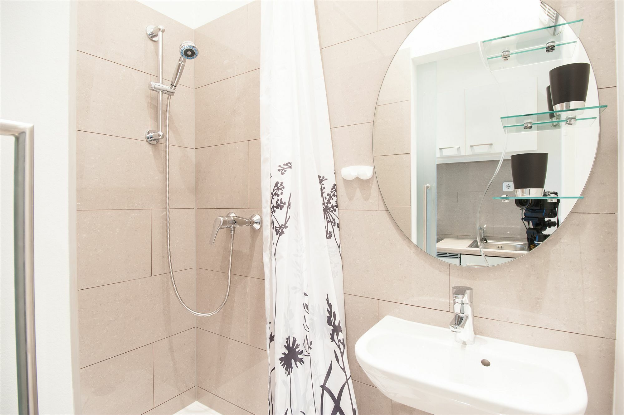 Royal Resort Apartments Westbahnhof Виена Екстериор снимка