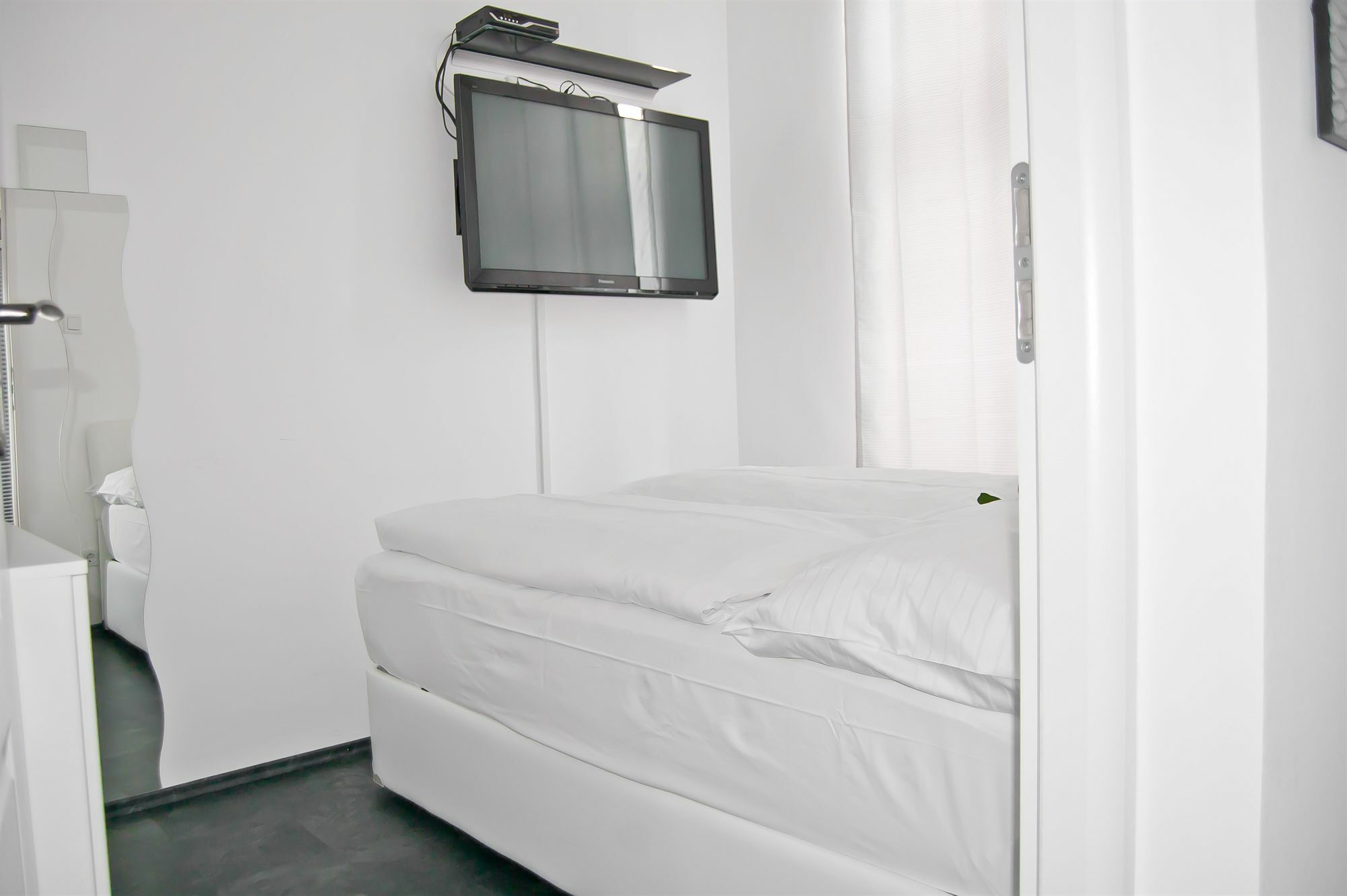Royal Resort Apartments Westbahnhof Виена Екстериор снимка