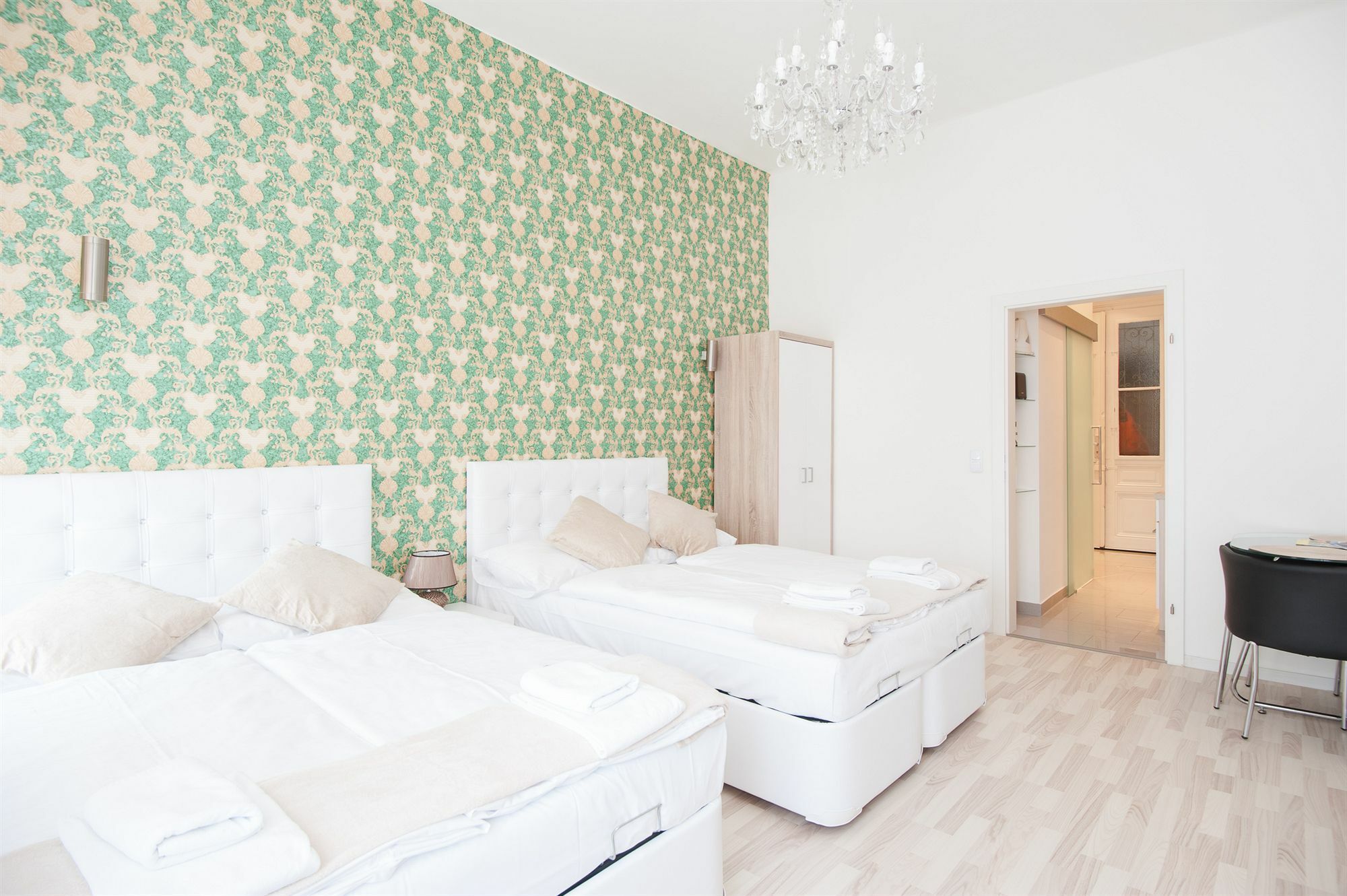Royal Resort Apartments Westbahnhof Виена Екстериор снимка