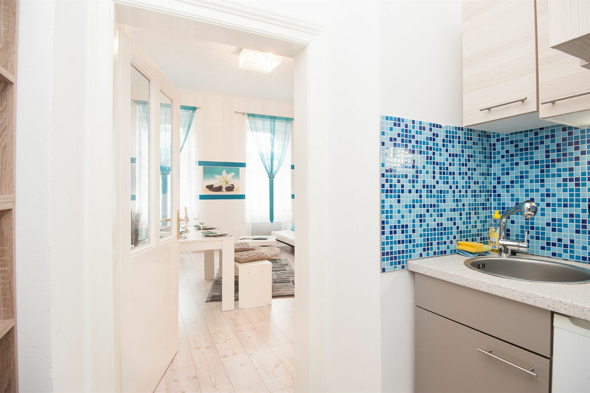 Royal Resort Apartments Westbahnhof Виена Екстериор снимка