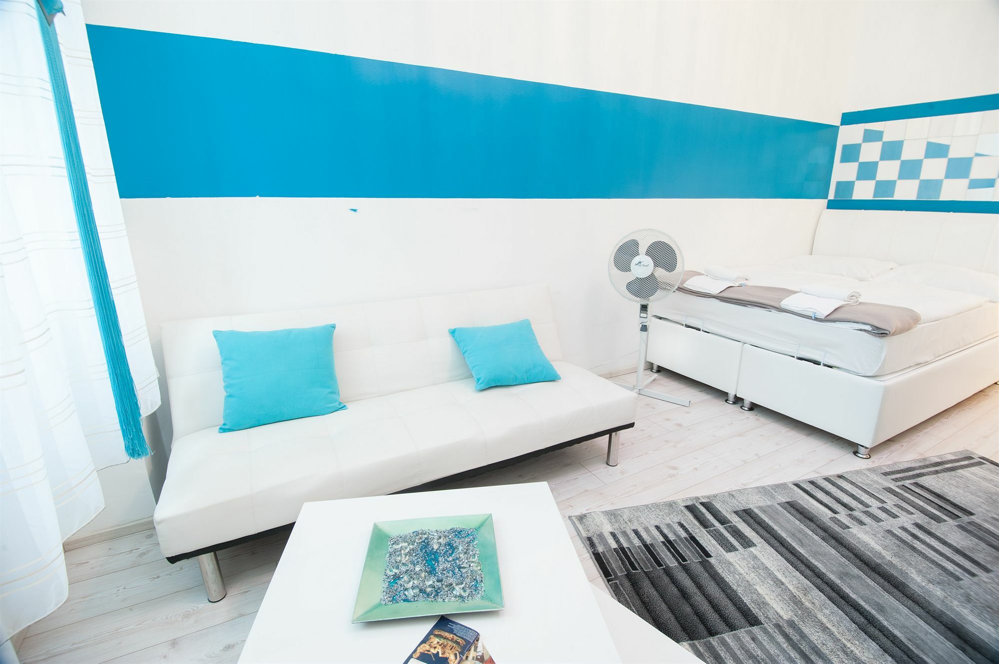 Royal Resort Apartments Westbahnhof Виена Екстериор снимка